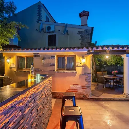 Lovely In With Kitchen Holiday home