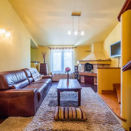 بيت للعطل Pet Friendly In *