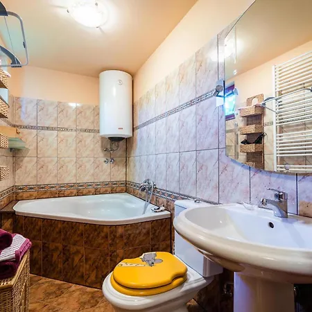 بيت للعطل Pet Friendly In *