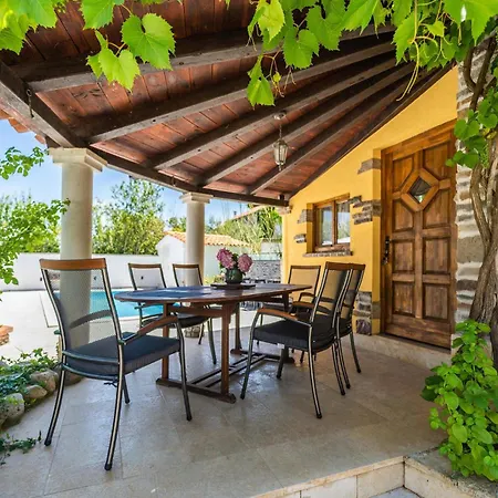 بيت للعطل Pet Friendly In Veliki Vareški