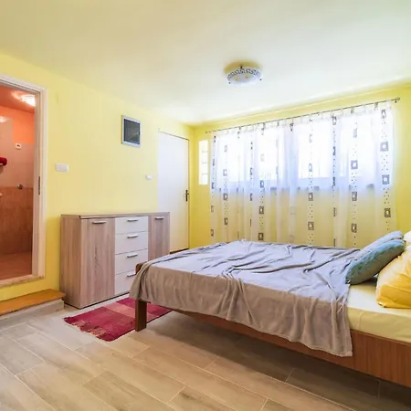 بيت للعطل Pet Friendly In *